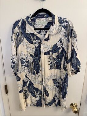 BAMBOO Cream and Navy Floral Short-Sleeve Button-Down Shirt